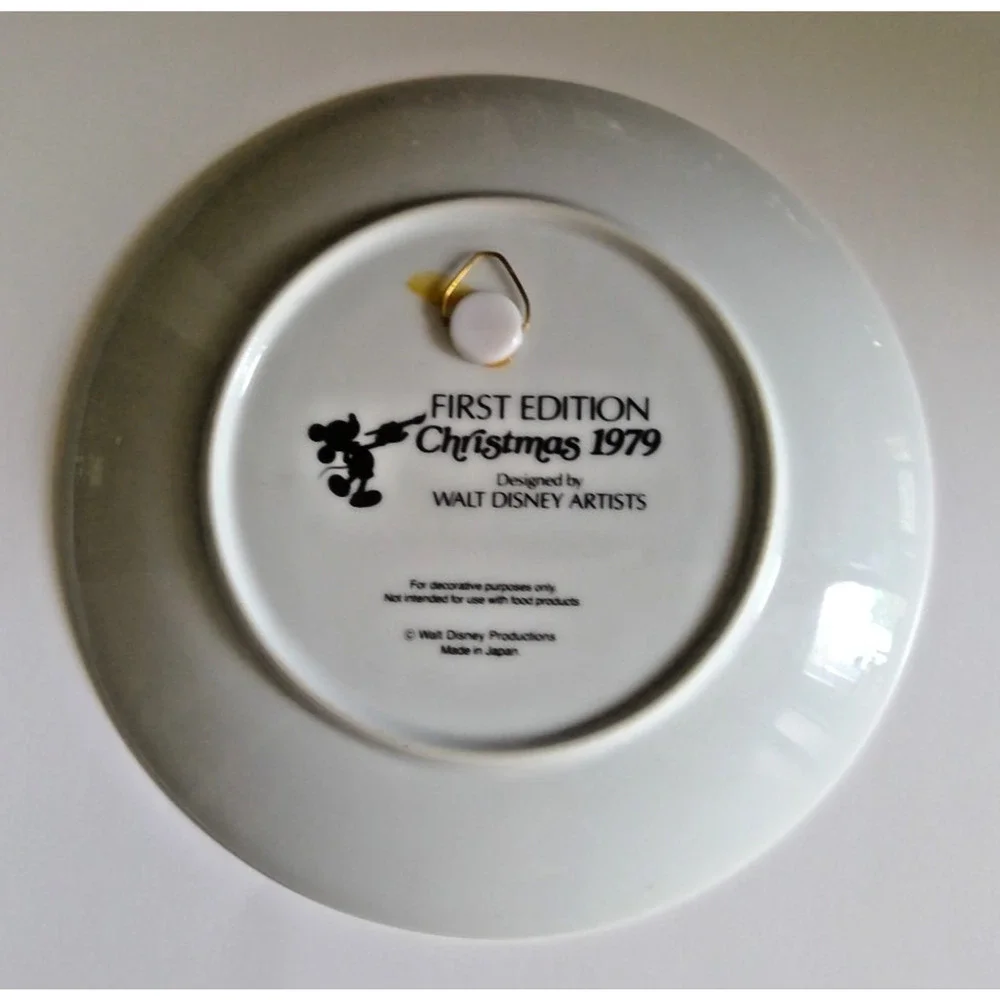 WALT DISNEY THIRD EDITION CHRISTMAS 1979 DECORATIVE PLATE- VINTAGE